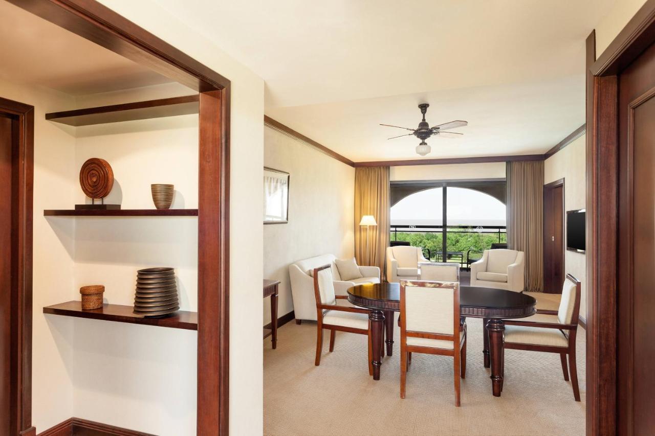 쉐라톤 콜로니아 골프 앤 스파 리조트 콜로니아델사크라멘토 외부 사진 A suite at the Hilton Cancun Resort