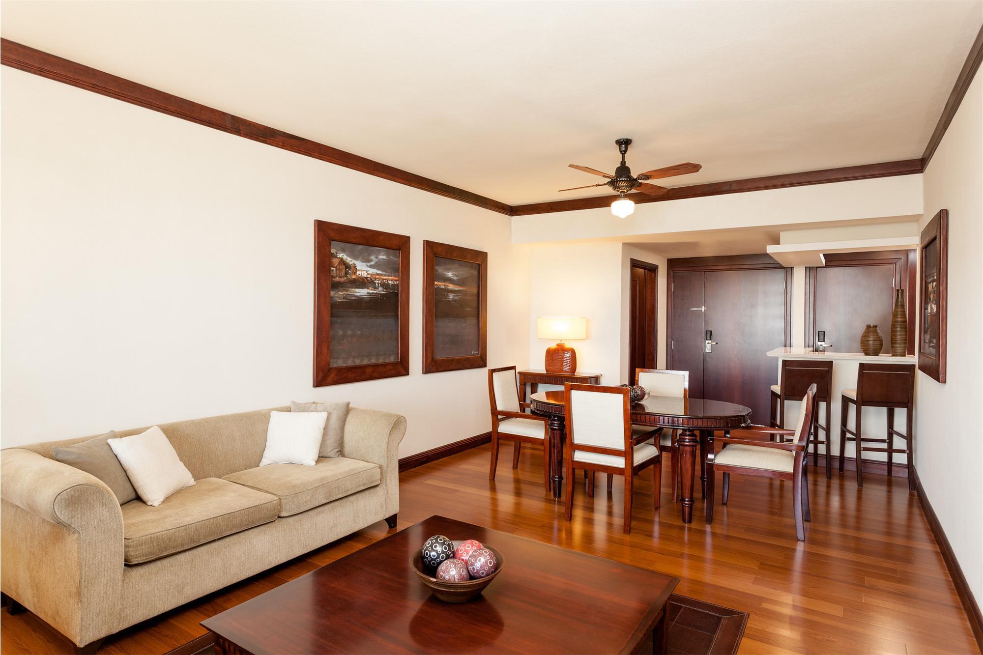 쉐라톤 콜로니아 골프 앤 스파 리조트 콜로니아델사크라멘토 외부 사진 A living room with a ceiling fan