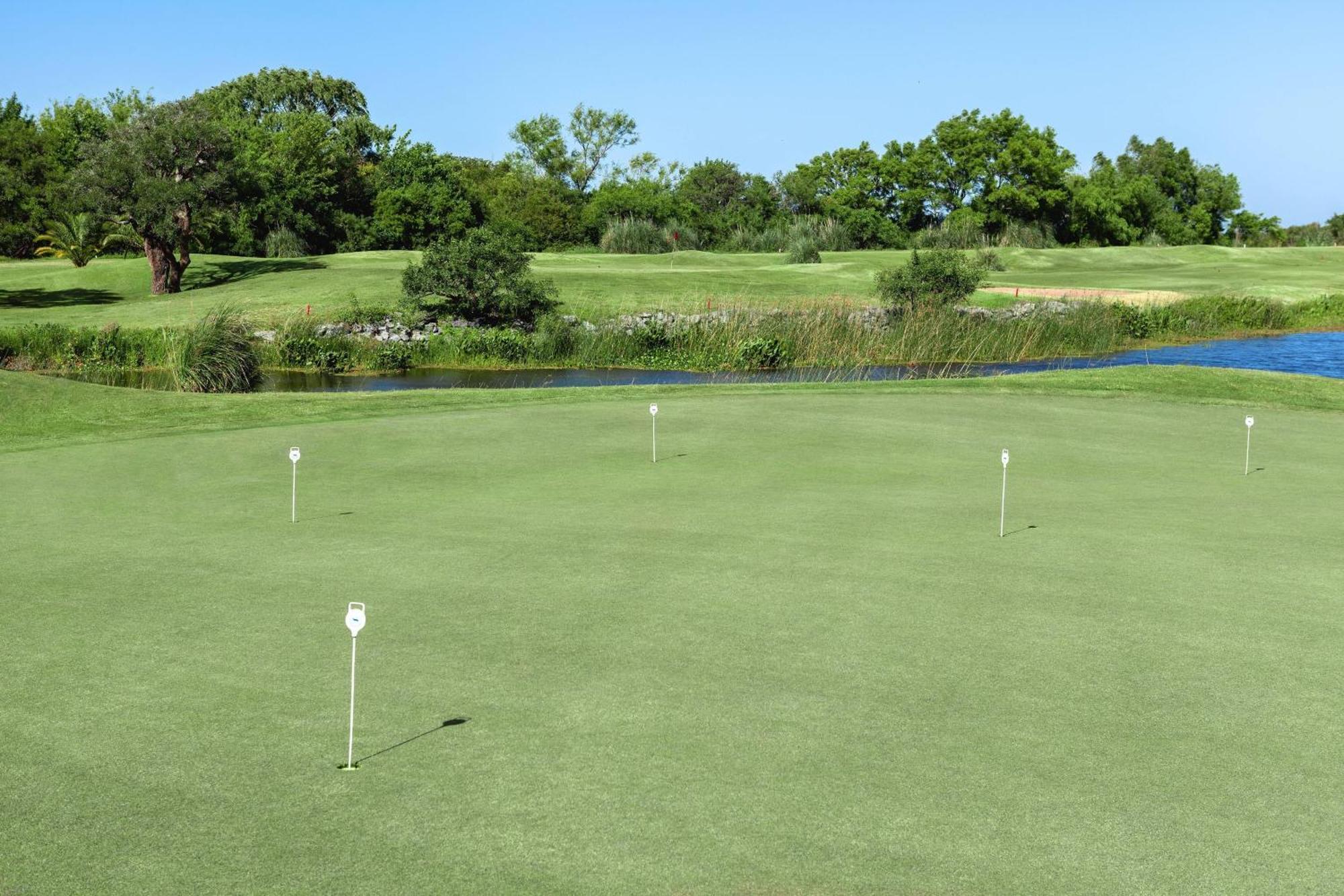 쉐라톤 콜로니아 골프 앤 스파 리조트 콜로니아델사크라멘토 외부 사진 The 18th green at the 2007 PGA Championship