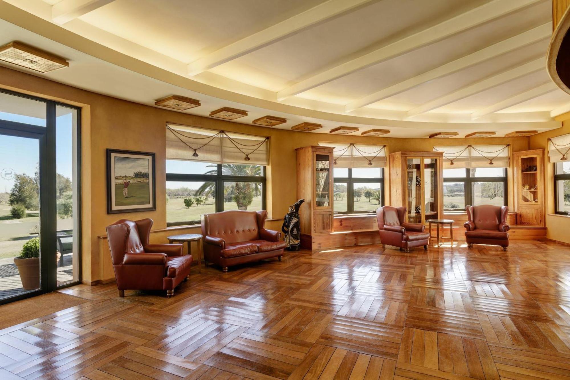 쉐라톤 콜로니아 골프 앤 스파 리조트 콜로니아델사크라멘토 외부 사진 Clubhouse interior