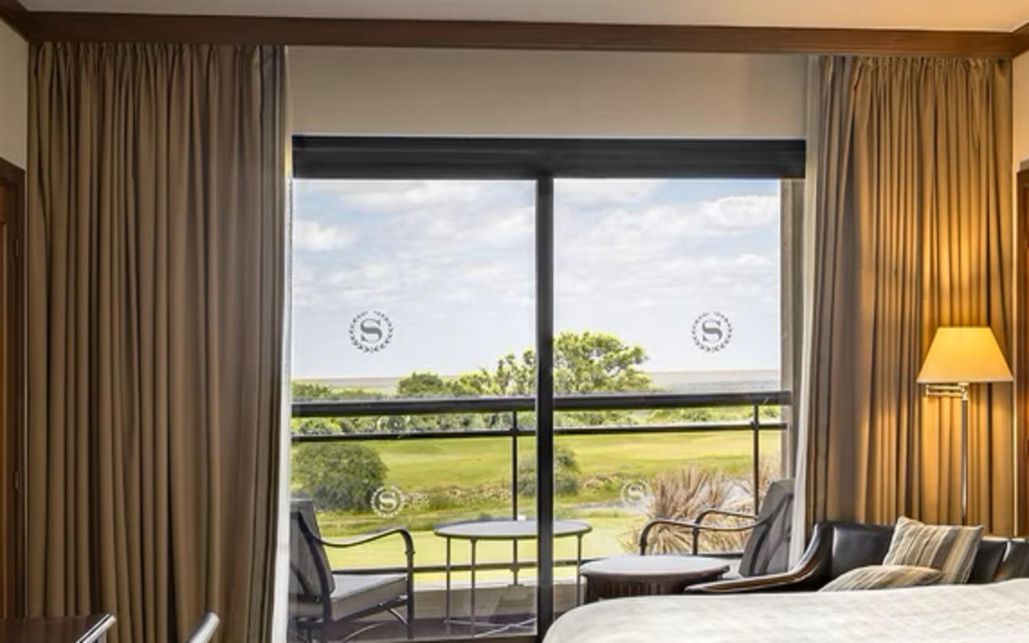 쉐라톤 콜로니아 골프 앤 스파 리조트 콜로니아델사크라멘토 외부 사진 A sliding window