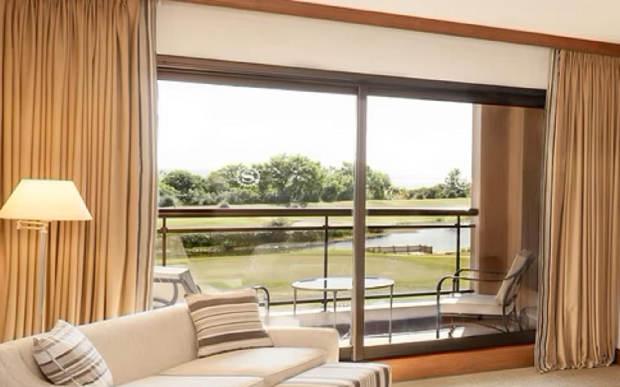 쉐라톤 콜로니아 골프 앤 스파 리조트 콜로니아델사크라멘토 외부 사진 A view of the golf course from a suite