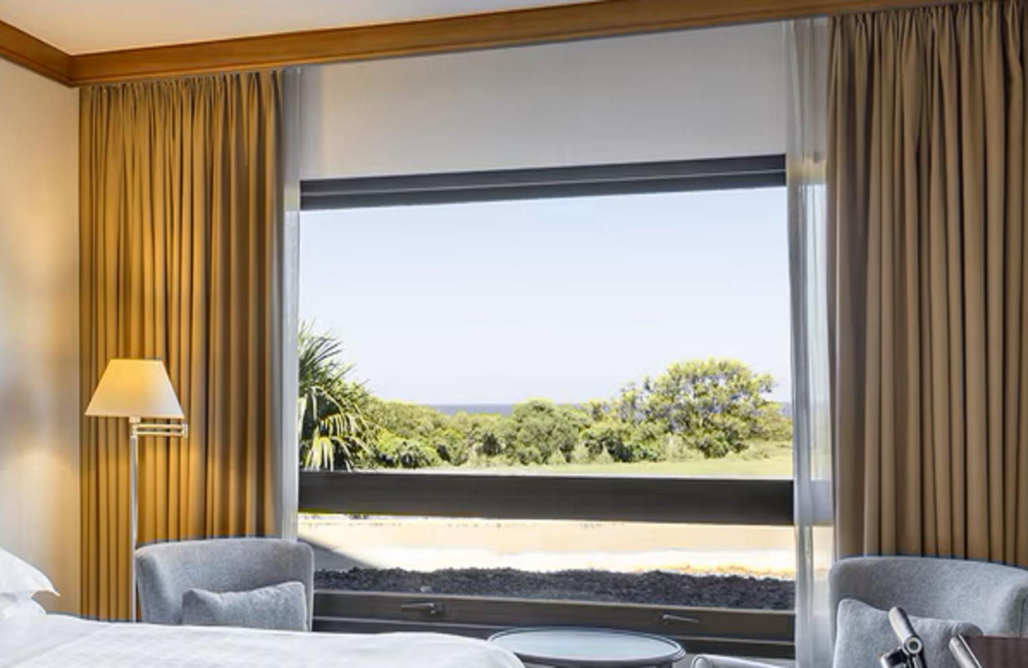 쉐라톤 콜로니아 골프 앤 스파 리조트 콜로니아델사크라멘토 외부 사진 A window with a roller blind
