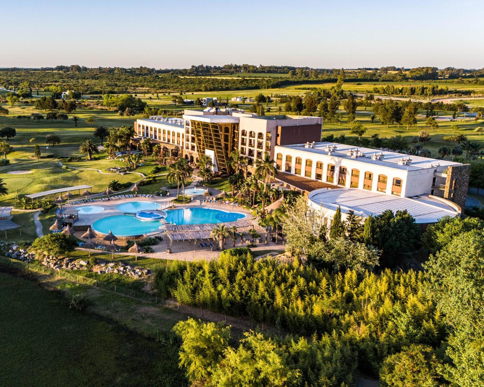 쉐라톤 콜로니아 골프 앤 스파 리조트 콜로니아델사크라멘토 외부 사진 Aerial view of the hotel