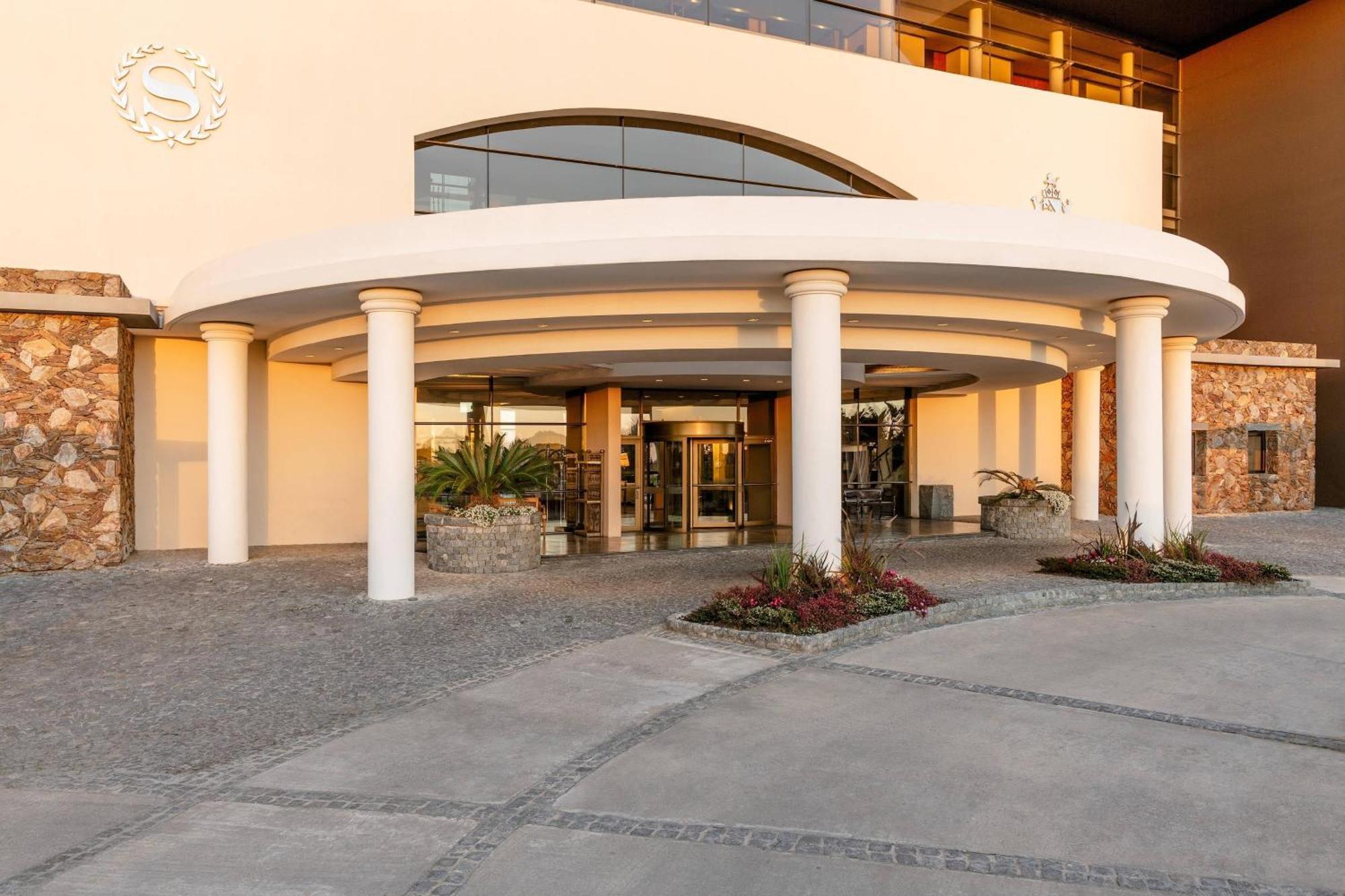 쉐라톤 콜로니아 골프 앤 스파 리조트 콜로니아델사크라멘토 외부 사진 Entrance of the hotel