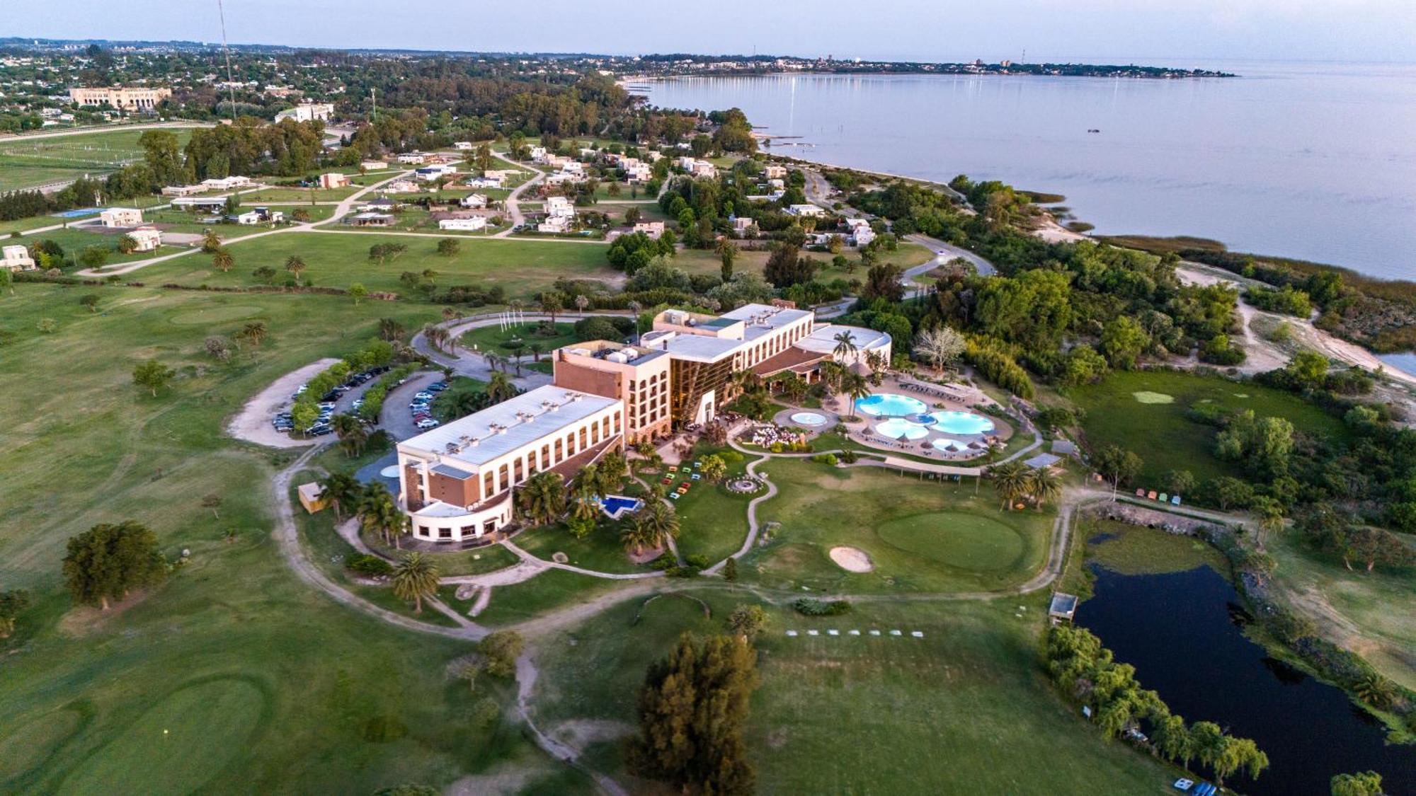 쉐라톤 콜로니아 골프 앤 스파 리조트 콜로니아델사크라멘토 외부 사진 Aerial view of the hotel