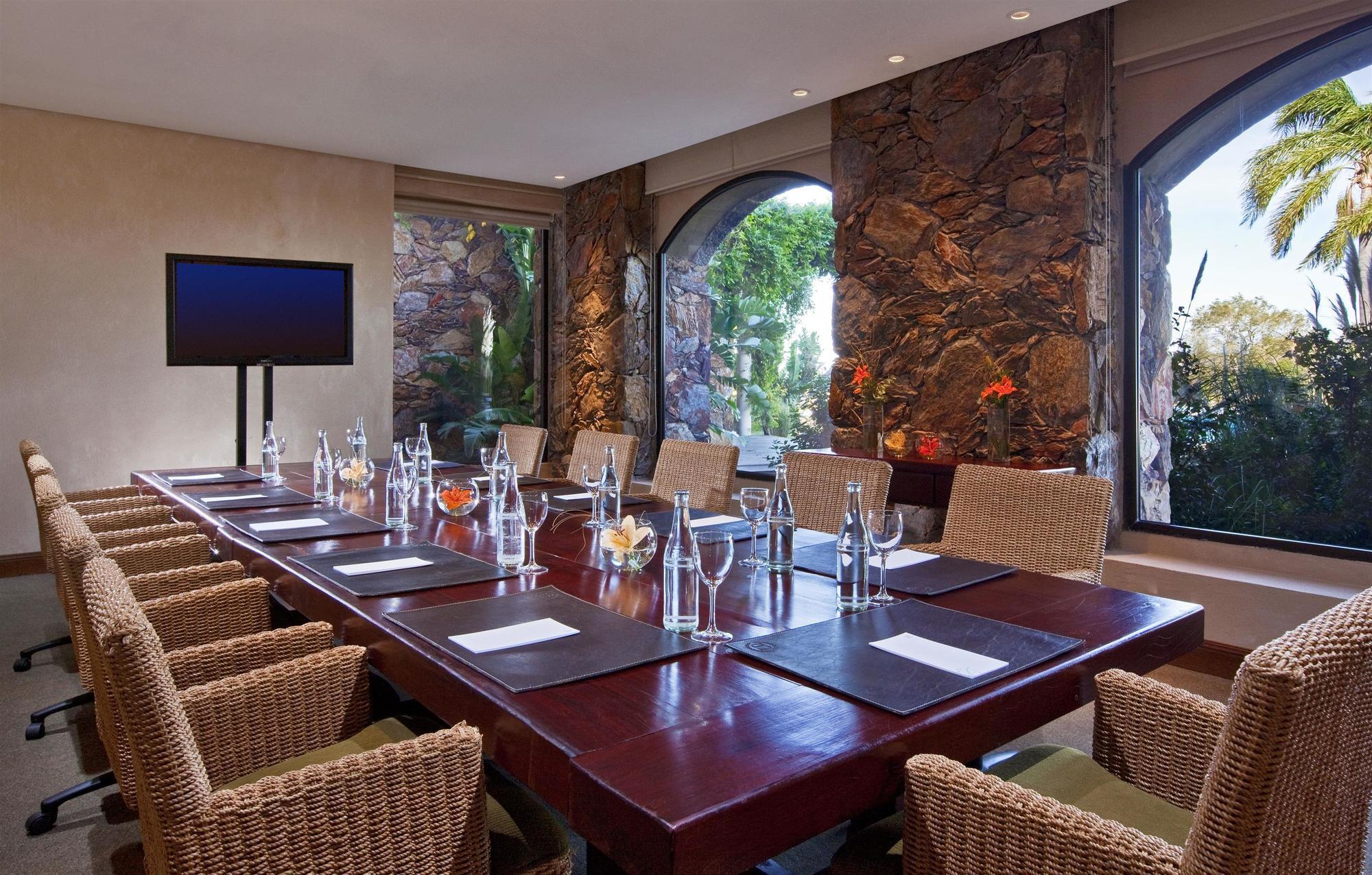 쉐라톤 콜로니아 골프 앤 스파 리조트 콜로니아델사크라멘토 외부 사진 Meeting room at the Four Seasons Hotel