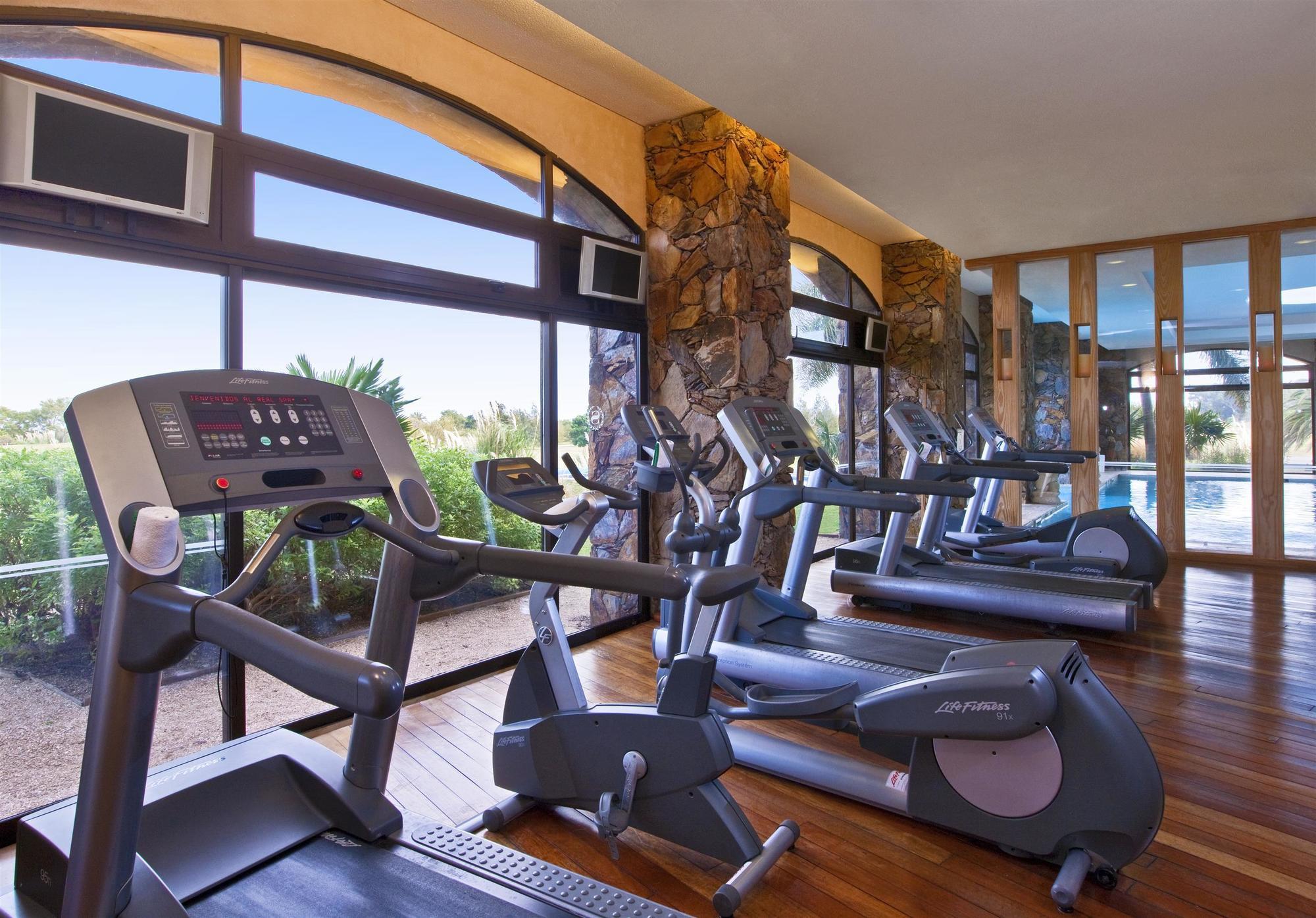 쉐라톤 콜로니아 골프 앤 스파 리조트 콜로니아델사크라멘토 외부 사진 A gym at a hotel